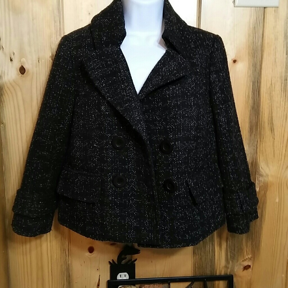 Classy Halogen cropped black and gray jacket